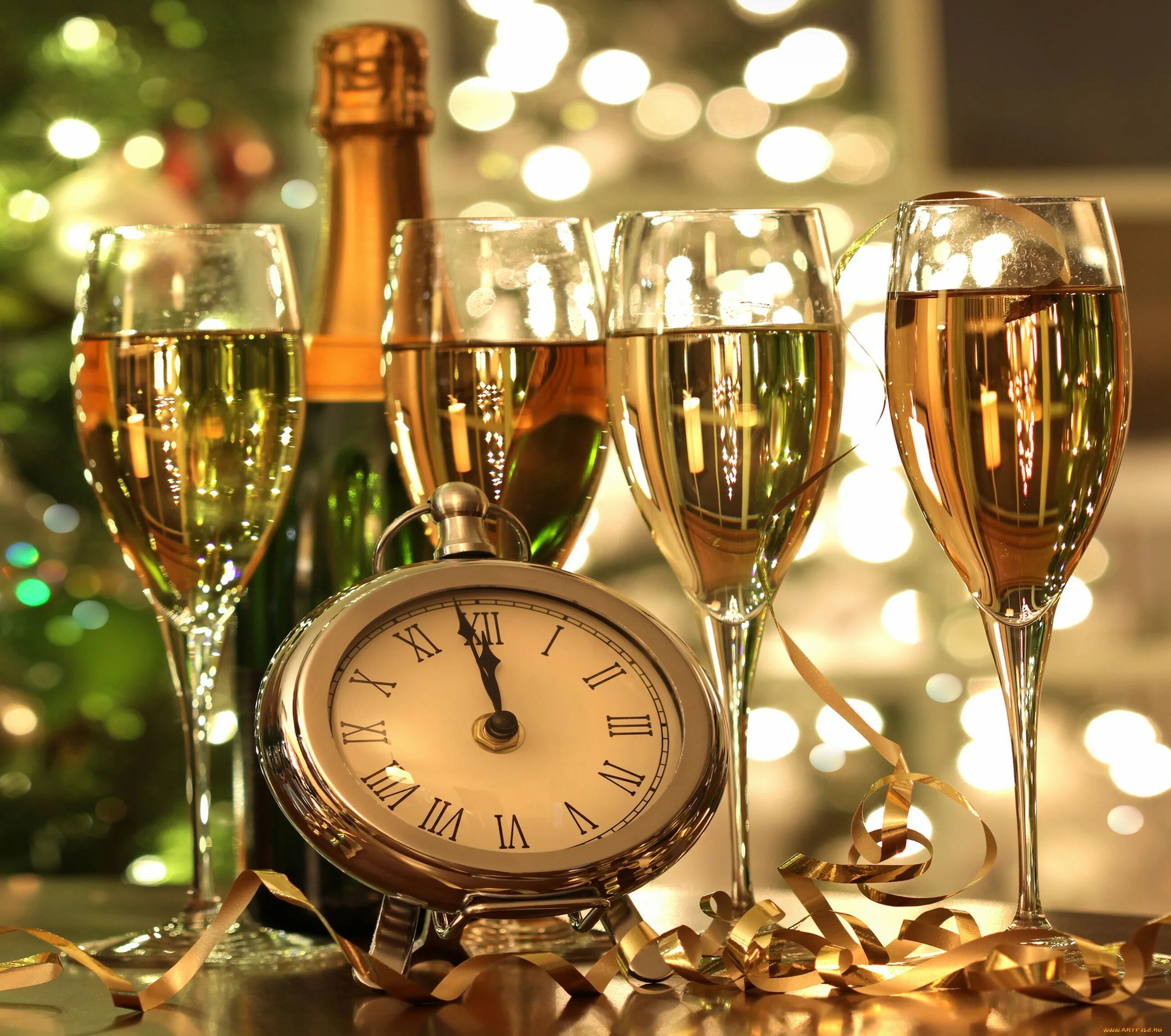 Шампанское новый год. Новогодние бокалы. Шампанское в бокале. Бокалы с шампанским новый год. New years special