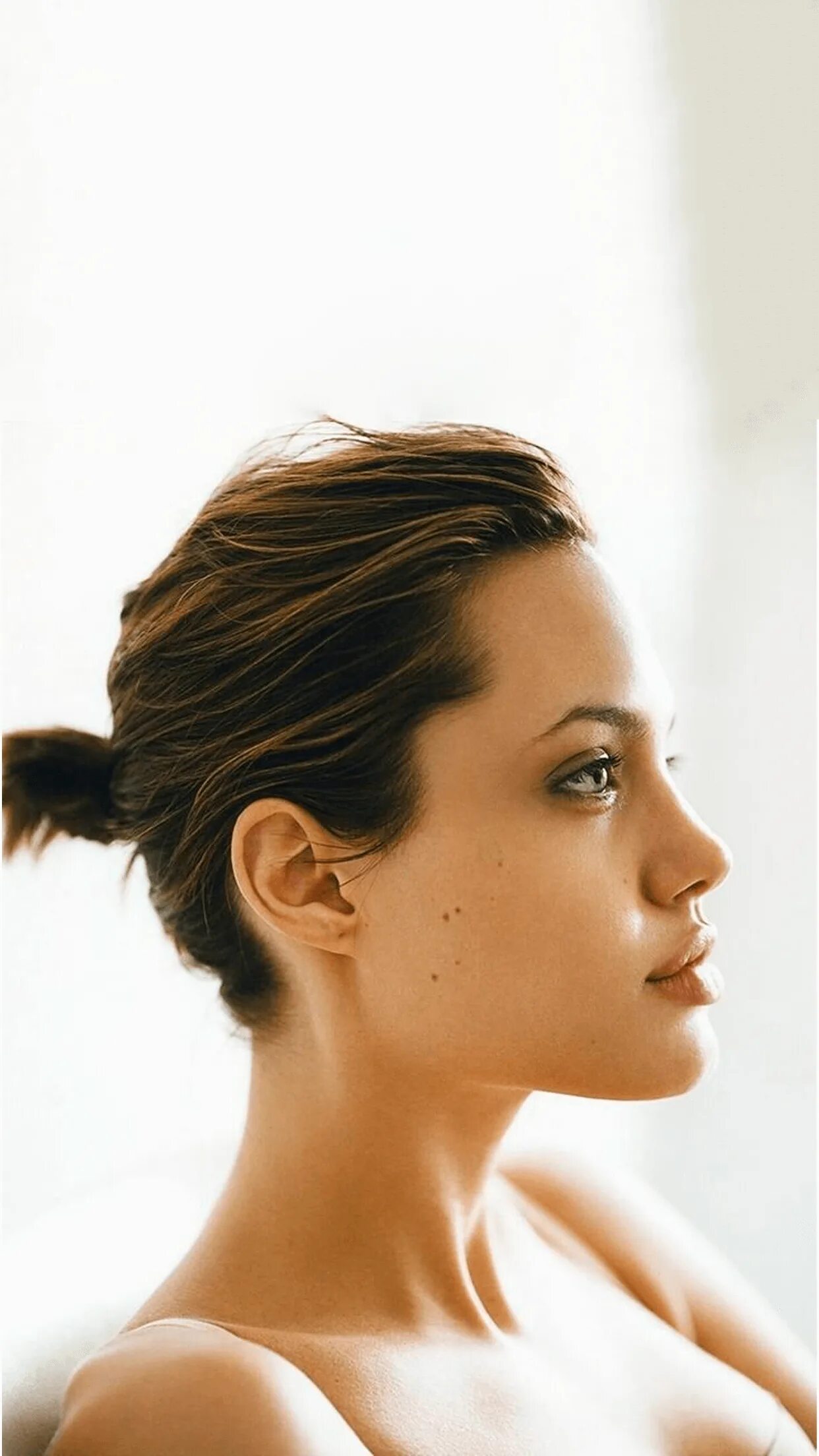 Нос с небольшой горбинкой. Фото маленького носа. Красивый нос. Курносый ребенок. Анджелина джоли профиль.