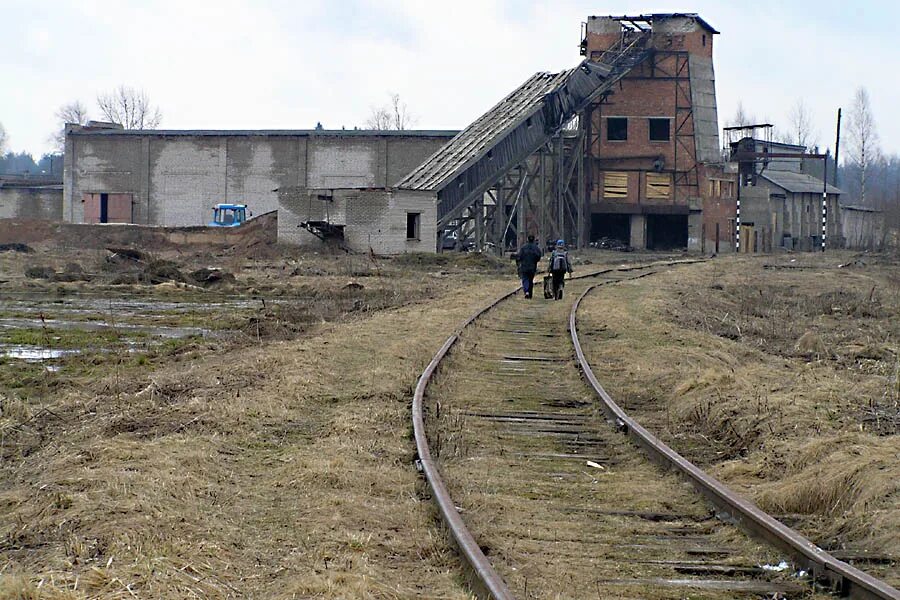 Поселок железнодорожный куплю. Крестцы ЖД станция. Ж. Д вокзал Крестцы. Вокзал станции Крестцы. ЖД станция кирпичный завод.