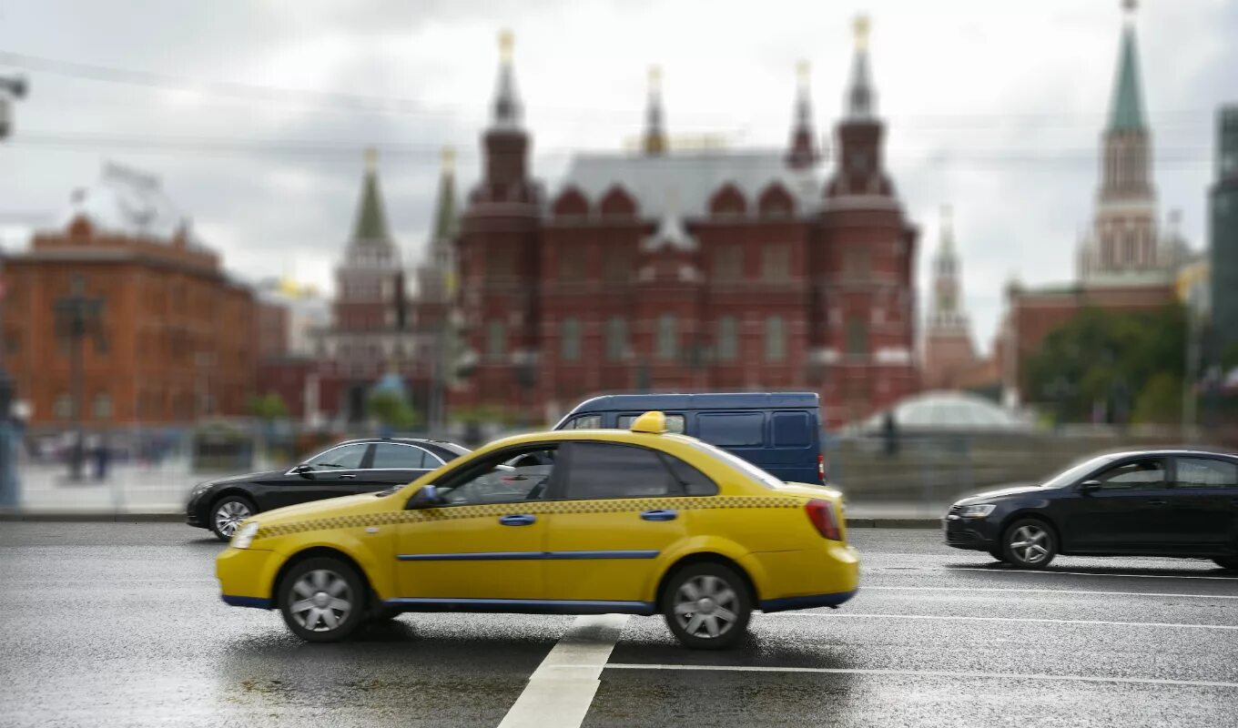 Поддержка такси в москве. Такси Москва. Московское такси. Такси лето. Автомобили такси в России.