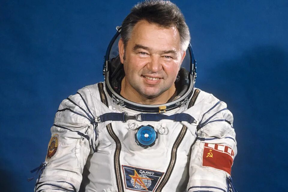 Знаменитые люди космонавты. Знаменитые люди космонавты. Знаменитые люди космонавты. Летчик космонавт ссср зудов. Знаменитые люди космонавты.