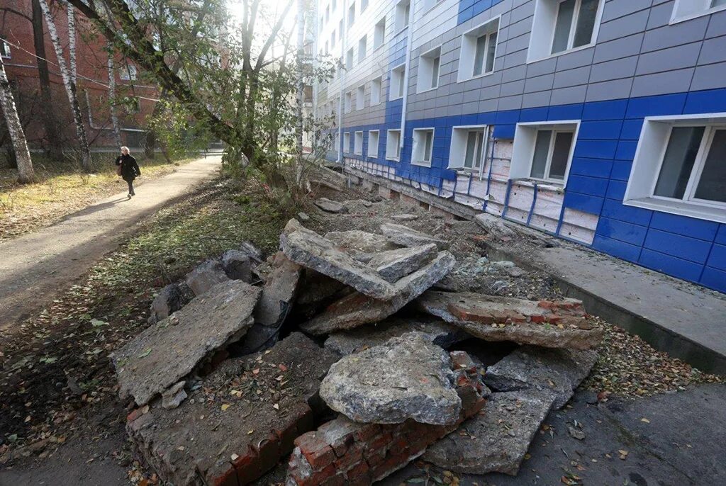 Дома общежитие. Многоэтажное общежитие. Томск общежитие 5 тусур. Капремонт общежития. Общежитие жкх в губкинском.