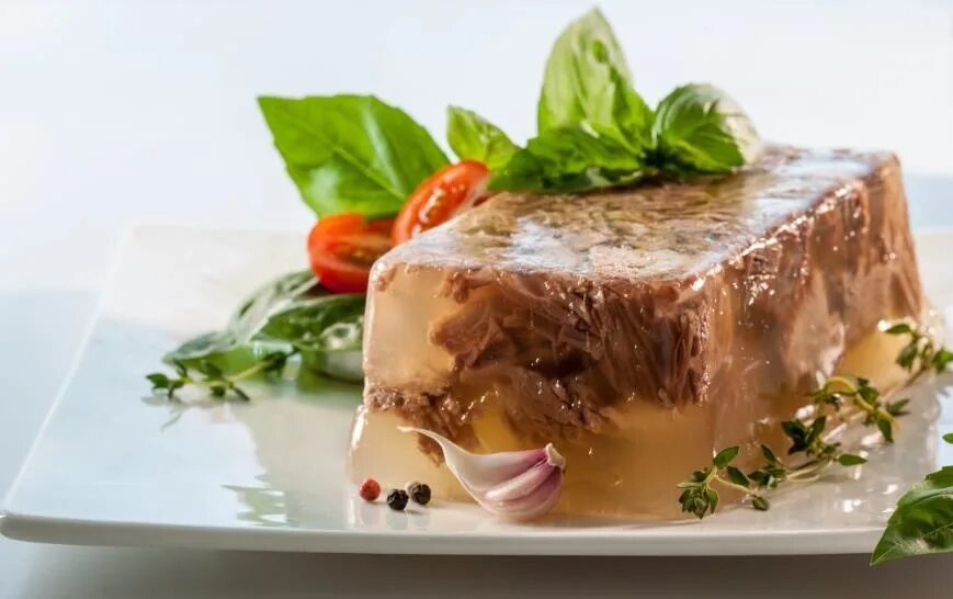 Куриный студень (холодец). Холодец говяжий. Холодец говяжий. Холодец из свиных. Как сварить вкусный прозрачный холодец.