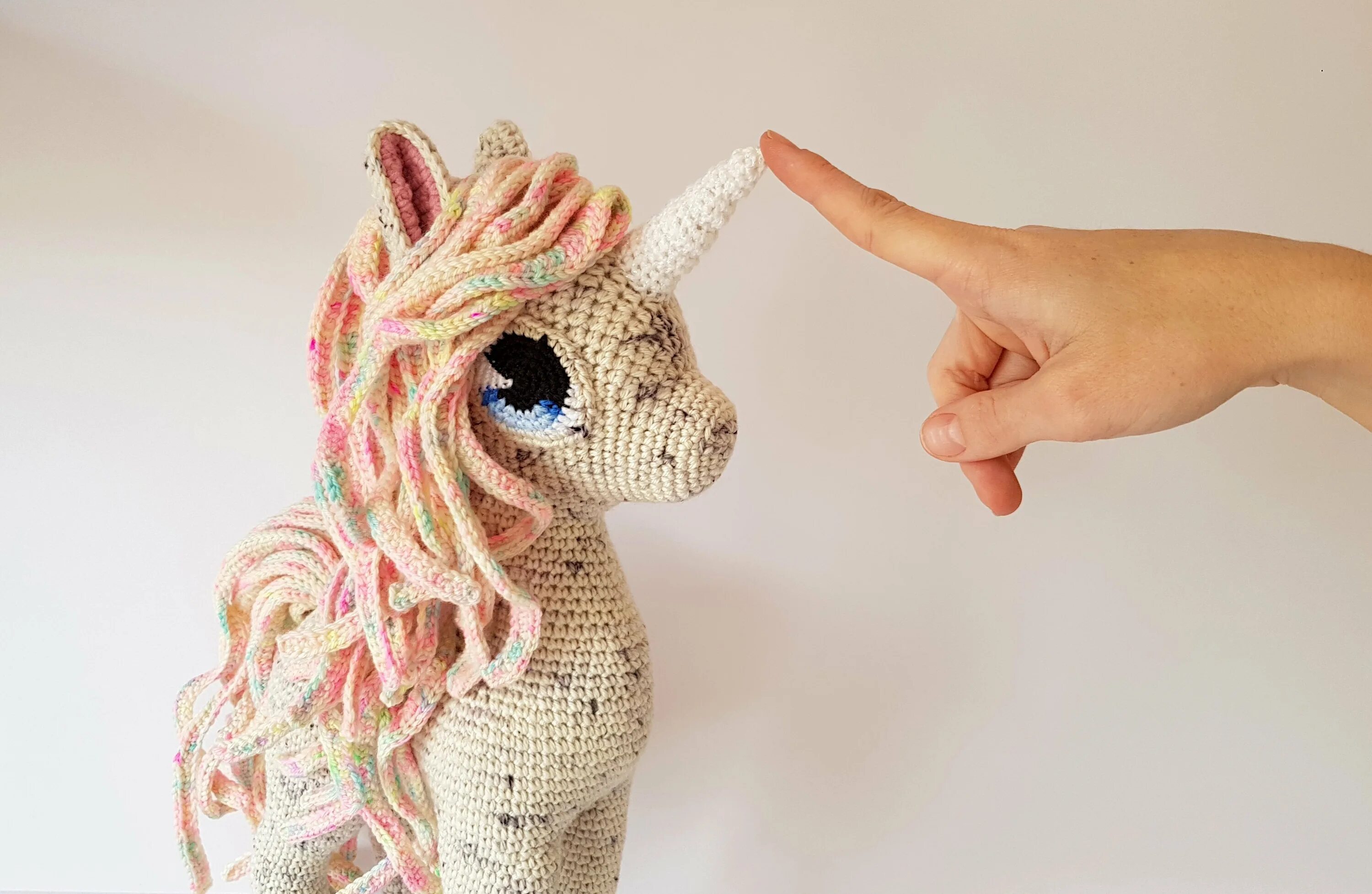 Как связать единорога. Единорог Комета амигуруми. Единорог Амигурушка. Amigurumi Crochet Единорог. Единорожка амигуруми крючком.