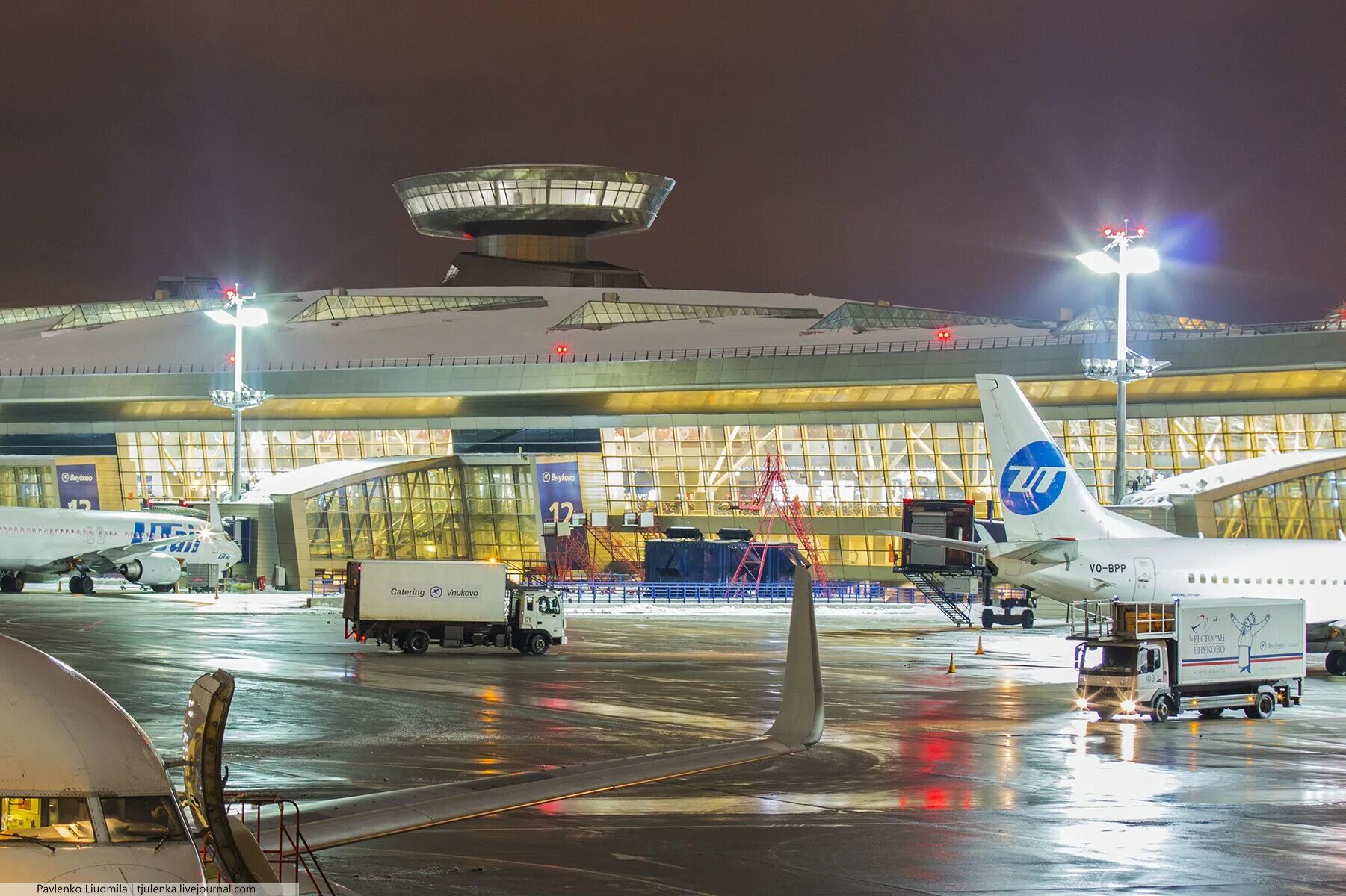 Самолёт s7 airlines домодедово. Домодедово новосибирск сегодня. Аэропорт толмачево москва. Москва аэропорт домодедово зимой. Уральские авиалинии аэропорт домодедово.
