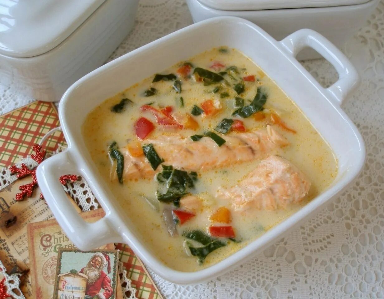 Сырный суп с плавленным сыром и сливками. Сырный суп. Сырный суп с семгой. Сырный суп с лососем. Рыбный суп с плавленным сыром.