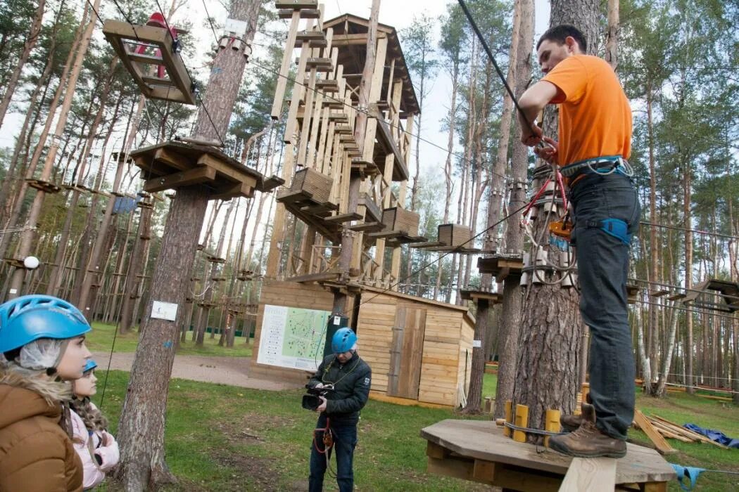 Спортивно-туристический комплекс раздолье псков. Веревочный парк раздолье. Верёвочный парк в пскове раздолье. Верёвочный парк в пскове раздолье. Веревочный парк раздолье москва.