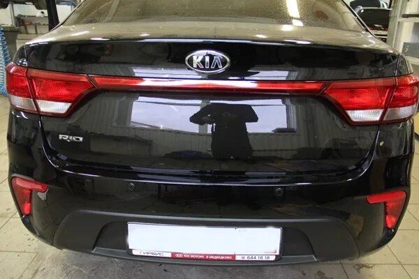 Киа рио парктроники задние. Парктроник Kia Rio 4. Киа Рио 4 парктроники задние. Задний парктроник Киа Рио 2017. Парктроники на 22 Киа Рио.