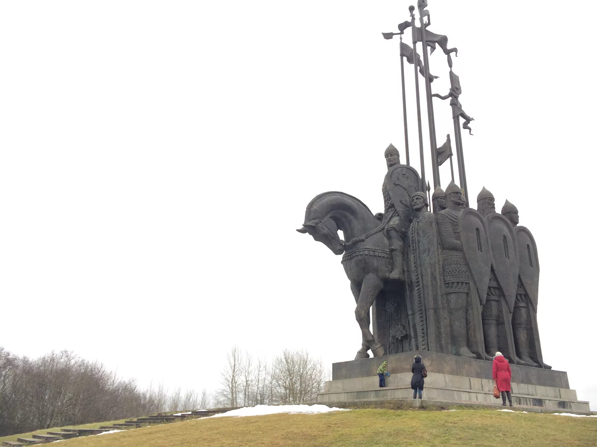 Памятник александру невскому в петербурге. Памятник Александру Невскому в Москве. Памятник Александру Невскому в Курске.