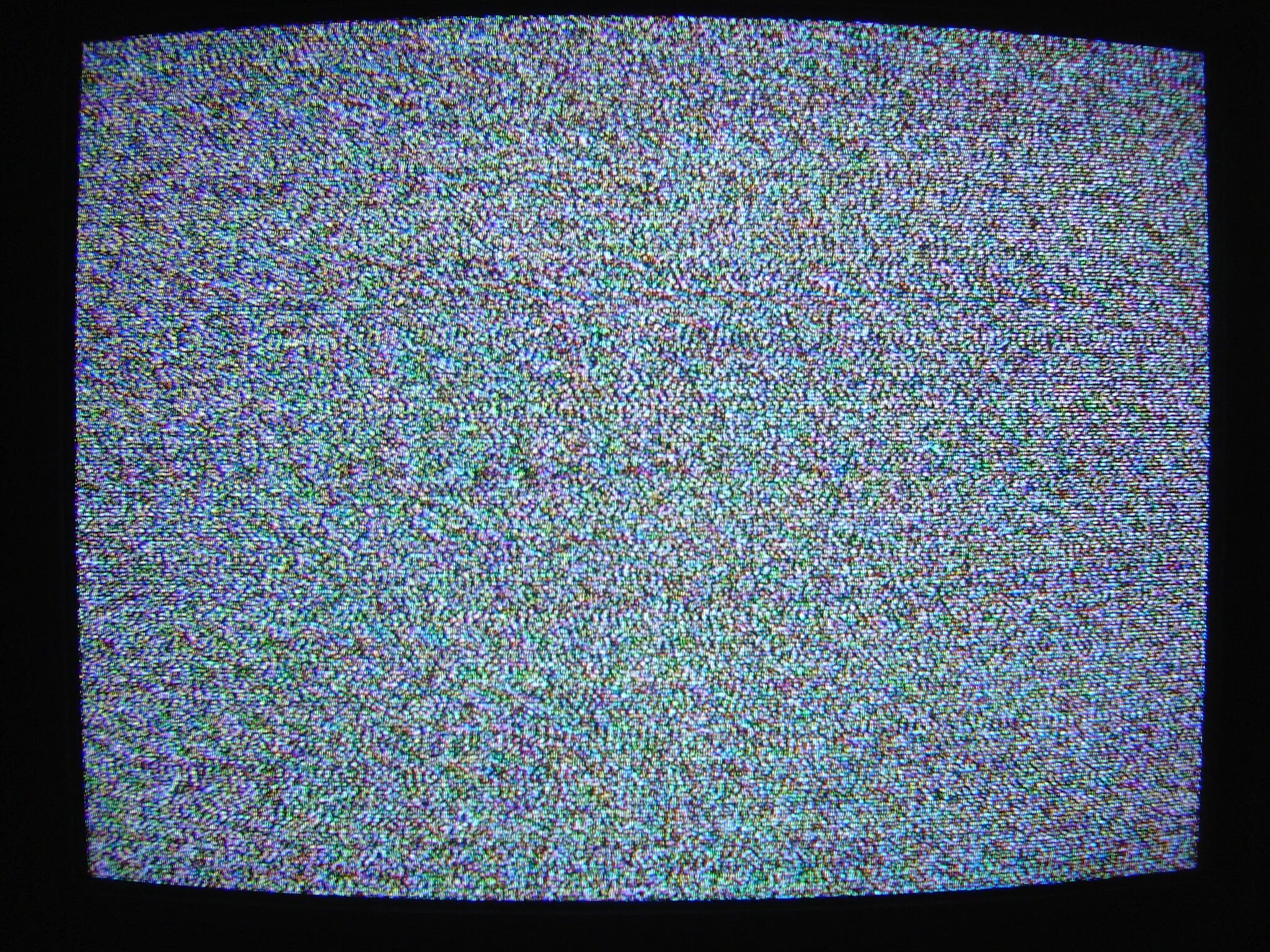 Помехи на телевизоре. Монитор с помехами. Сломанный телевизор. Сломанный экран телевизора.