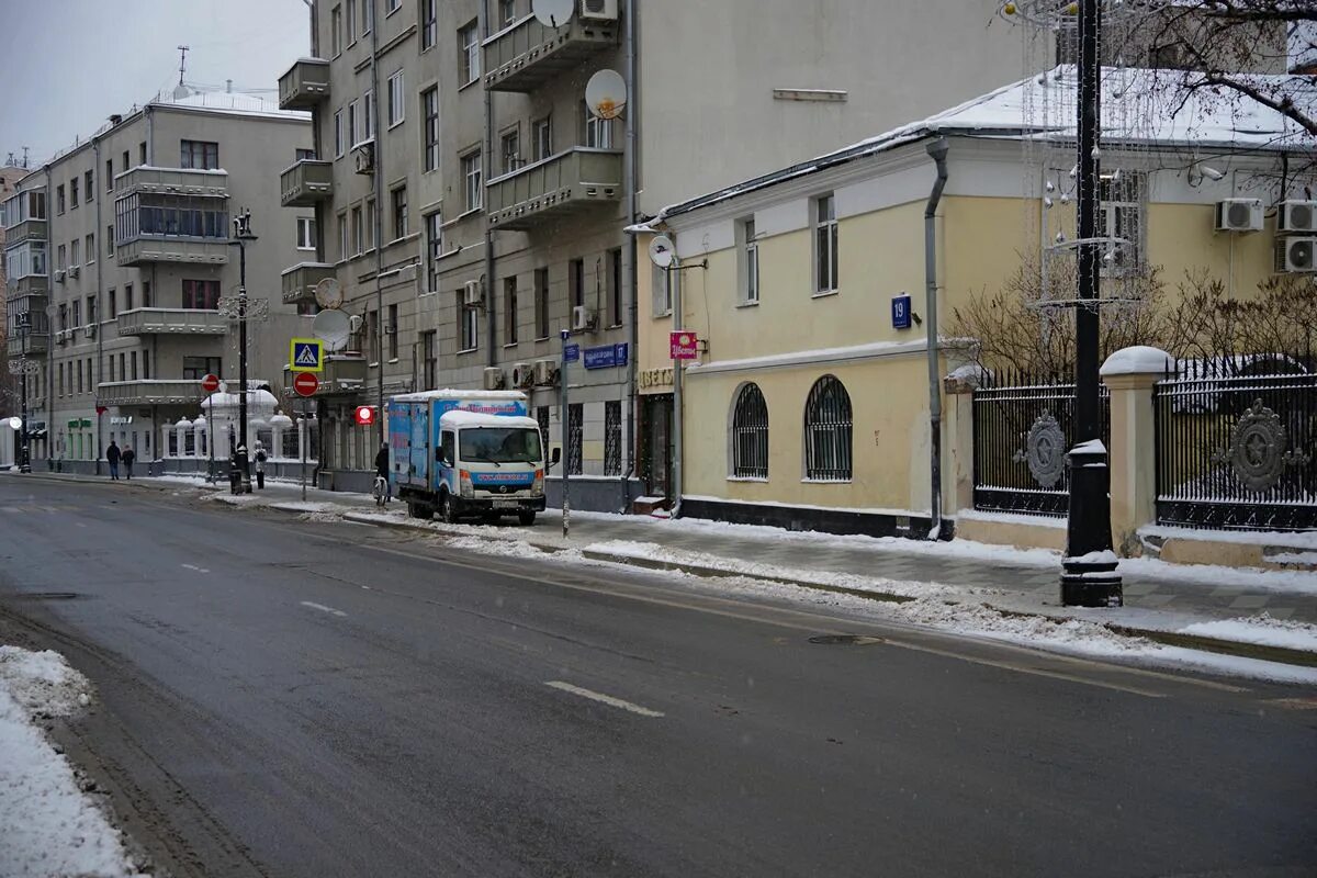 Болотная площадь метро ближайшее. Нитка большая ордынка. Центр андрея вознесенского в москве. Заброшенный речной вокзал ордынка. Нитка большая ордынка.