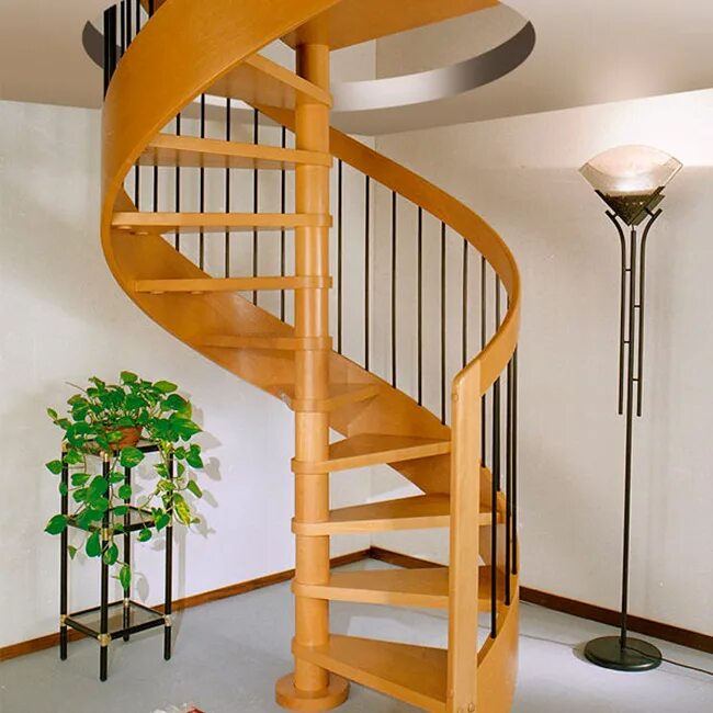 Малогабаритная винтовая лестница suono 120/60. Лестница полувинтовая деревянная. Лестница винтовая деревянная. Винтовая лестница на второй этаж.