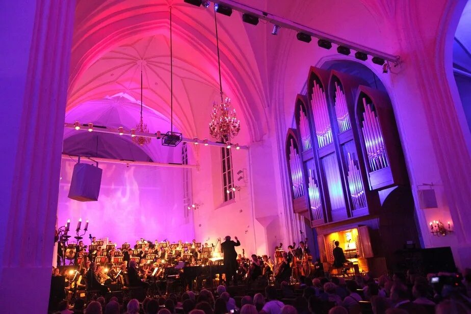 Калининград органный концерт в кафедральном соборе. Орган в калининграде кафедральный собор. Кафедральный собор калининград сцена. Калининград органный концерт в кафедральном соборе. Кафедральный собор петра и павла 31 декабря.