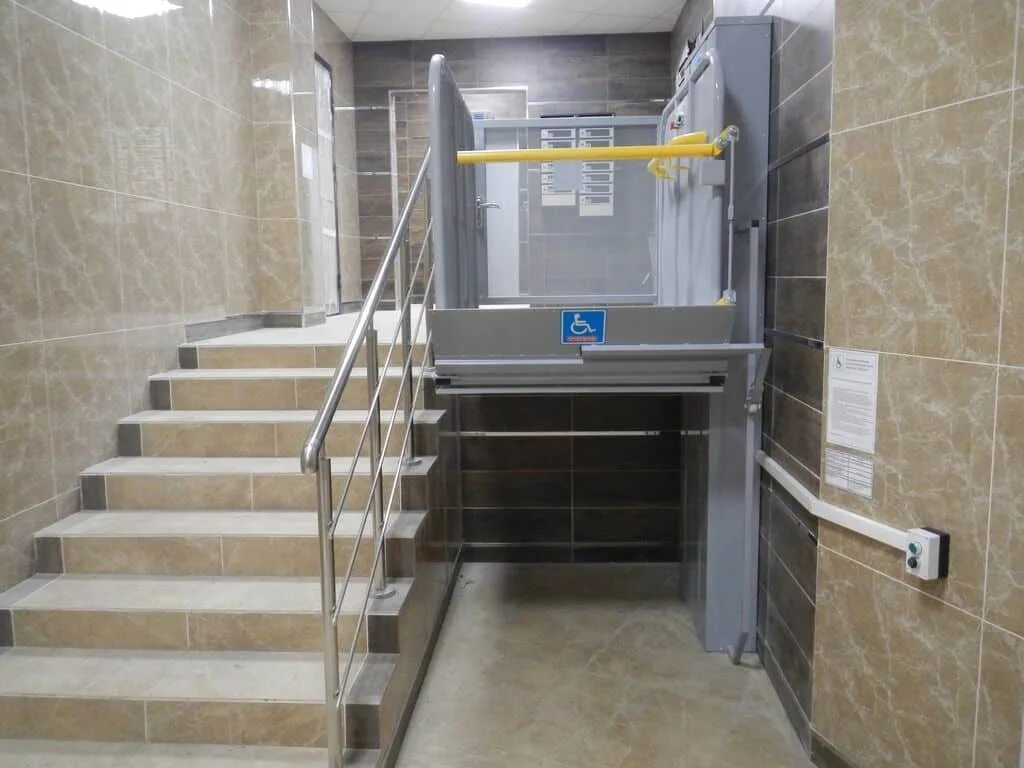 Подъемник мгн вертикальный. Платформа подъемная вертикального перемещения пту-002а. Подъёмная платформа для инвалидов rehalift 440. Платформа подъемная вертикальная для инвалидов лифтрон-1200. Платформа подъемная вертикального перемещения впм-эконом.