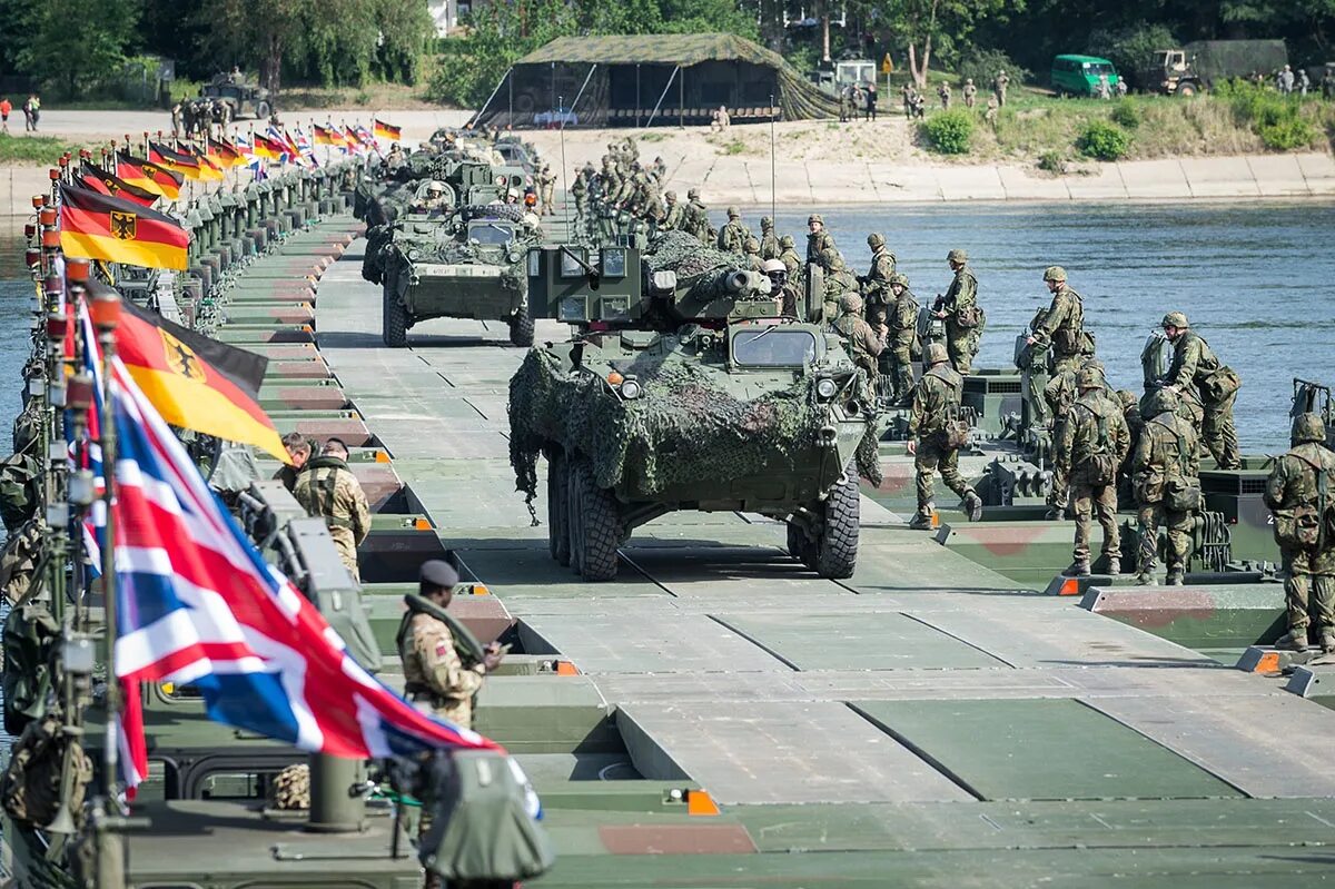 Ввод войск британии. Армия британии. военная техника великобритании. армия великобритании техника. переброска войск.