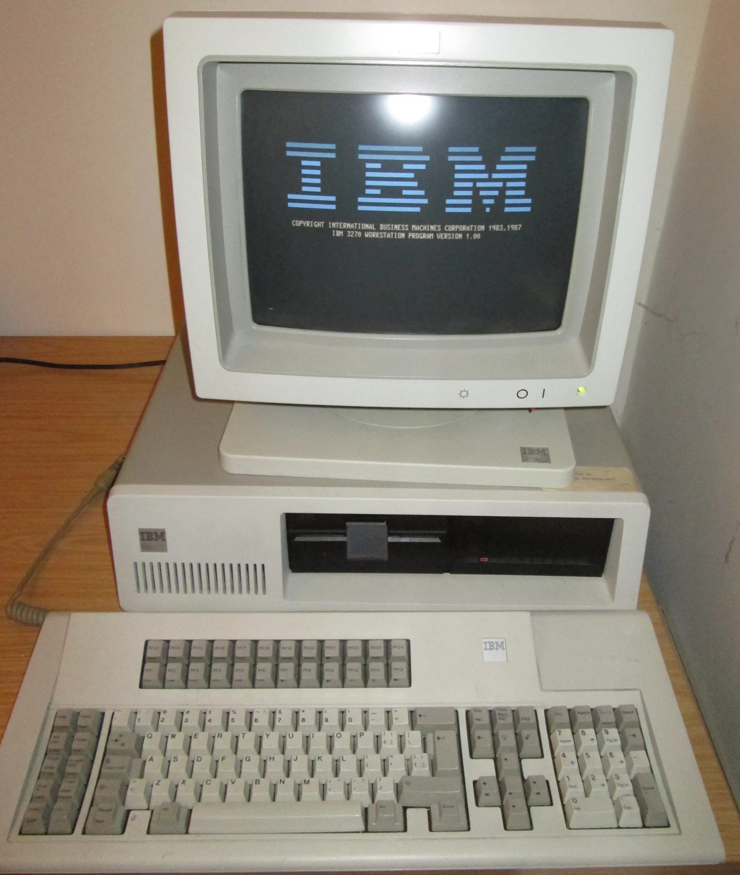 IBM 3270. IBM PC/3270 at. Персональный компьютер IBM 1983. Монитор IBM PC. Айбиэм