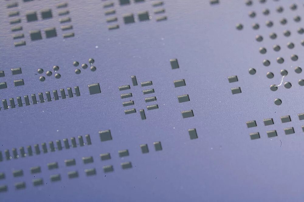 Трафаретная печать паяльной пастой. Трафарет для нанесения паяльной пасты. Stencil трафарет для печатной платы. Трафарет для smd монтажа. Трафарет для печатной платы.