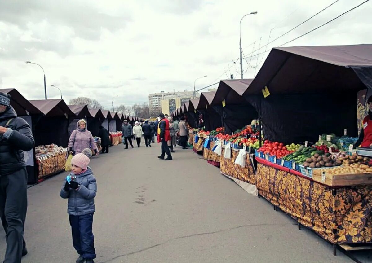 Как организовать ярмарку. Ярмарка в Бирюлево Западное. ЯВД московские ярмарки. Ярмарка выходного дня. Уличная ярмарка.