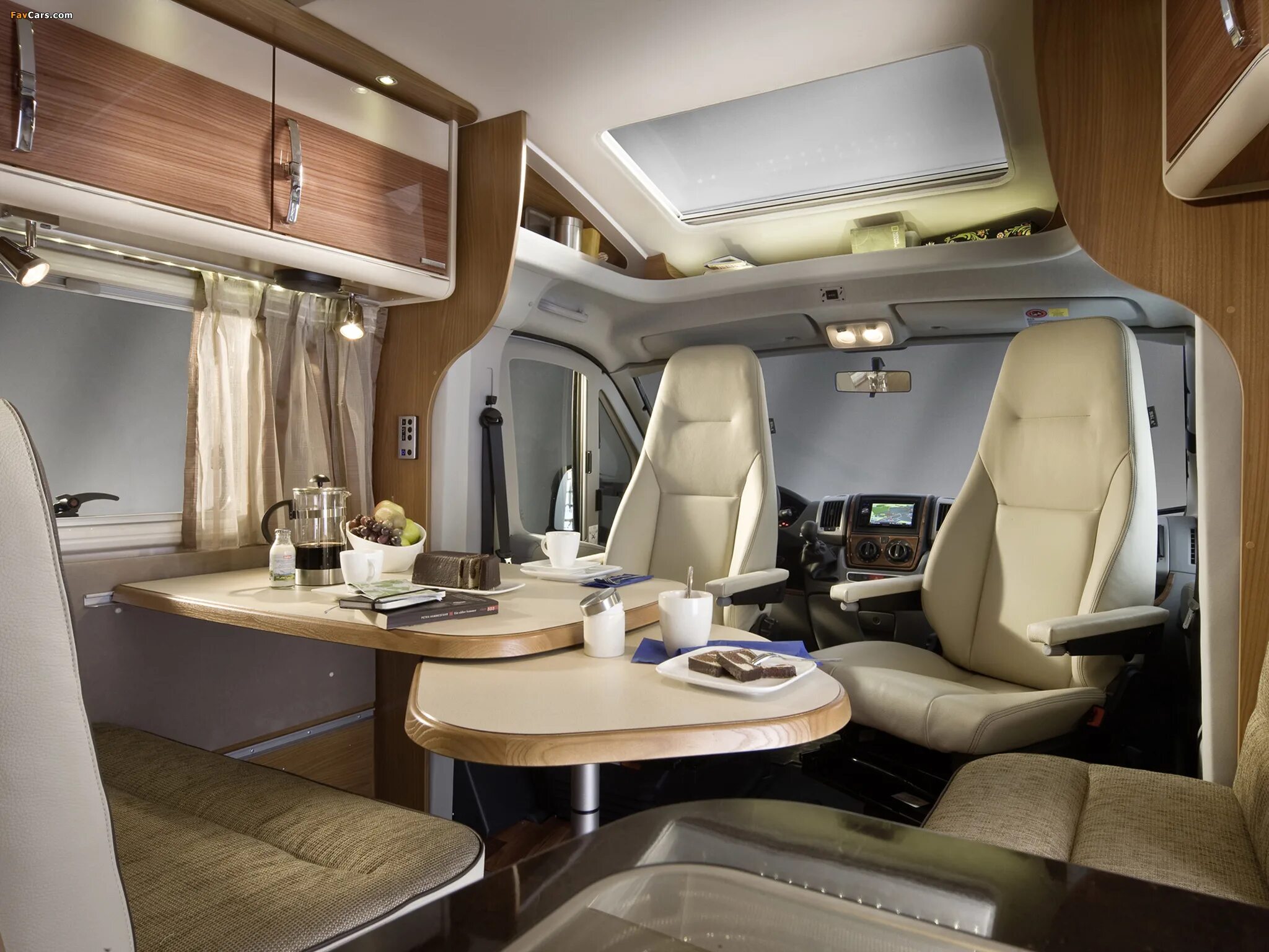 Автодом hymer tramp s 680. Автодом rv camper. Автодом внутри. Автодом с альковом. Автодом бюрстнер.