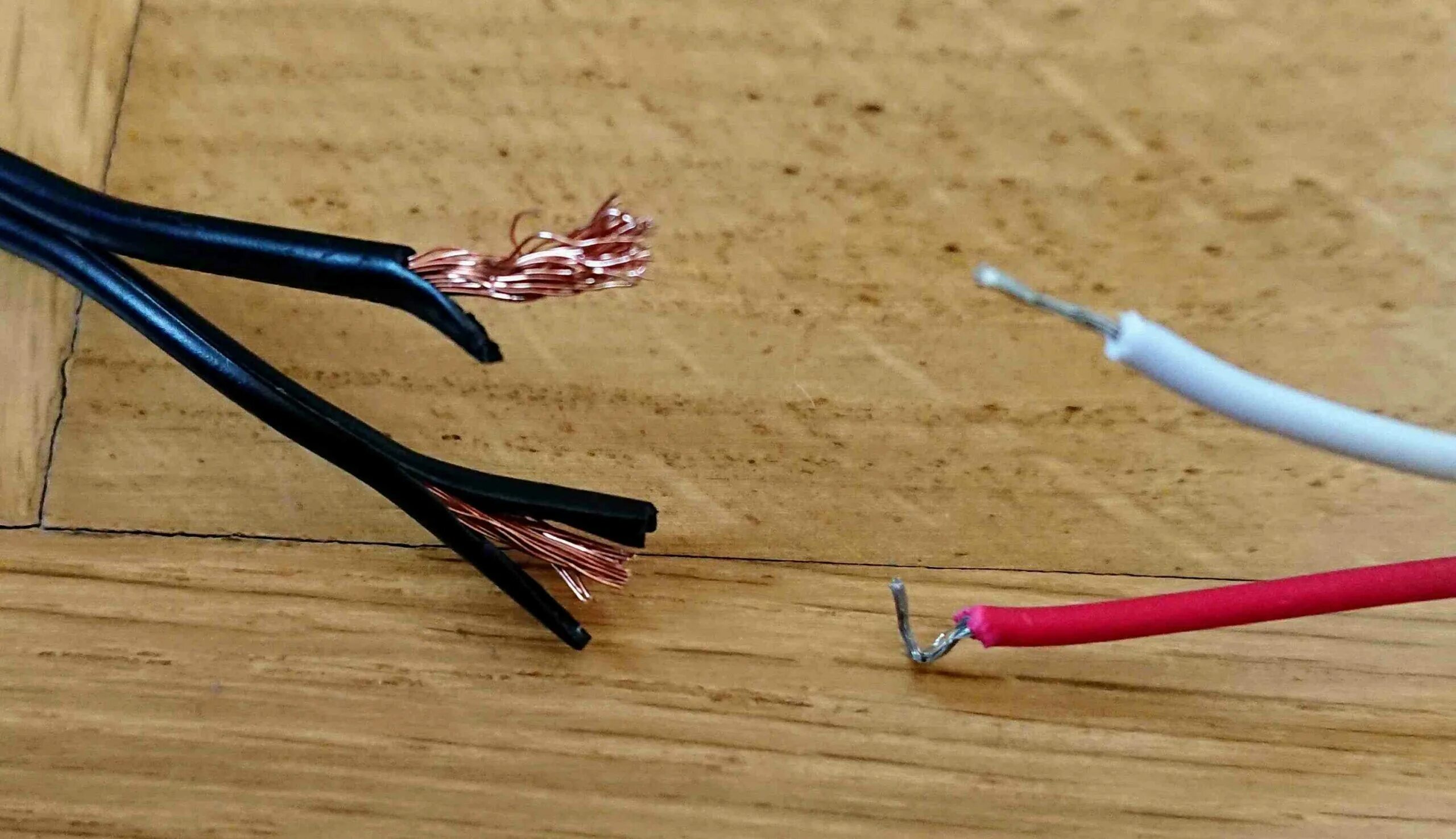 5. Коннектор для провода 0. 5 mm2 pvc cable. Как соединять провода красные и синие. Соединение электрических проводов.