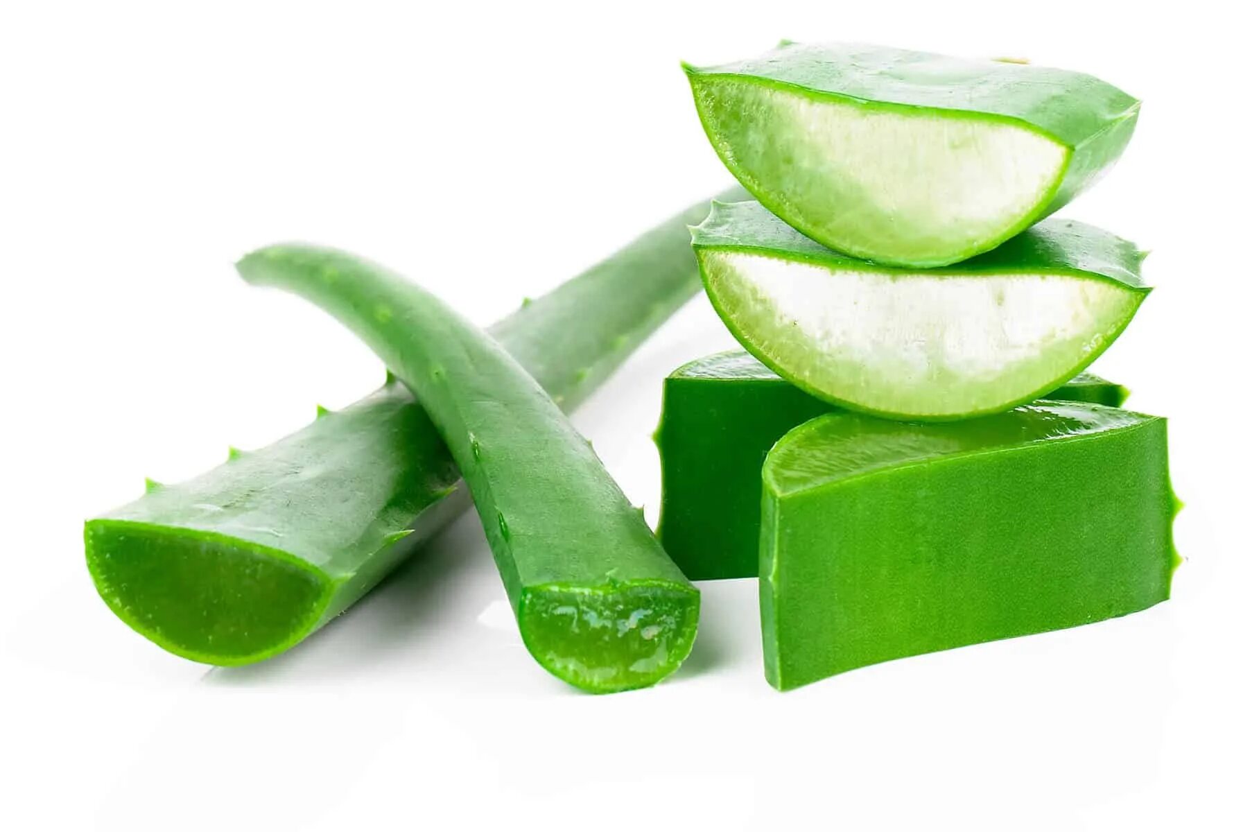 Aloe Vera Leaf. Алоэ на белом фоне. Мякоть алоэ.