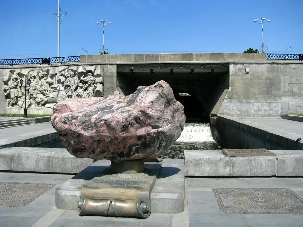 Исторический сквер екатеринбург городская плотина. Река исеть плотина. Река исеть плотина. Плотина городского пруда на реке исеть екатеринбург. Река исеть плотина.