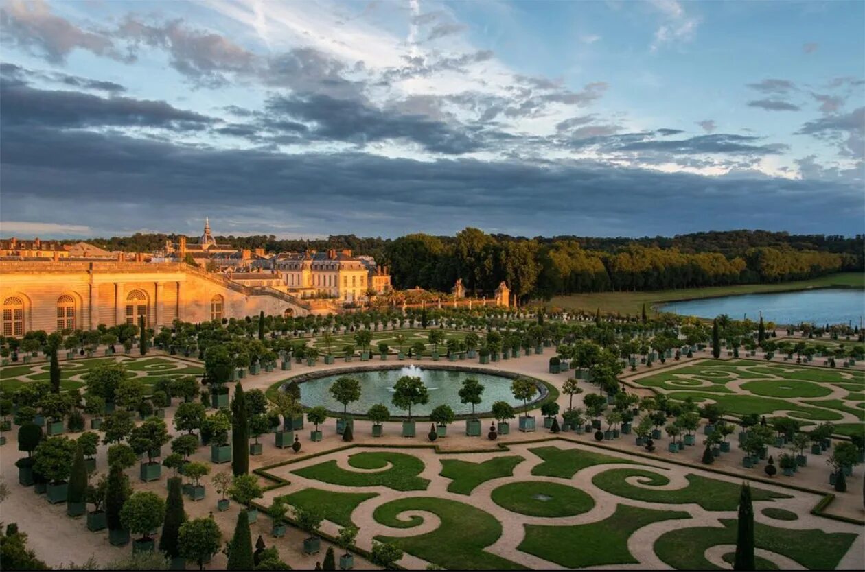 Де версаль. Версальский дворцово-парковый ансамбль. Версальский дворец и сады. Версальский дворец парковый комплекс. Версаль парк Франция.