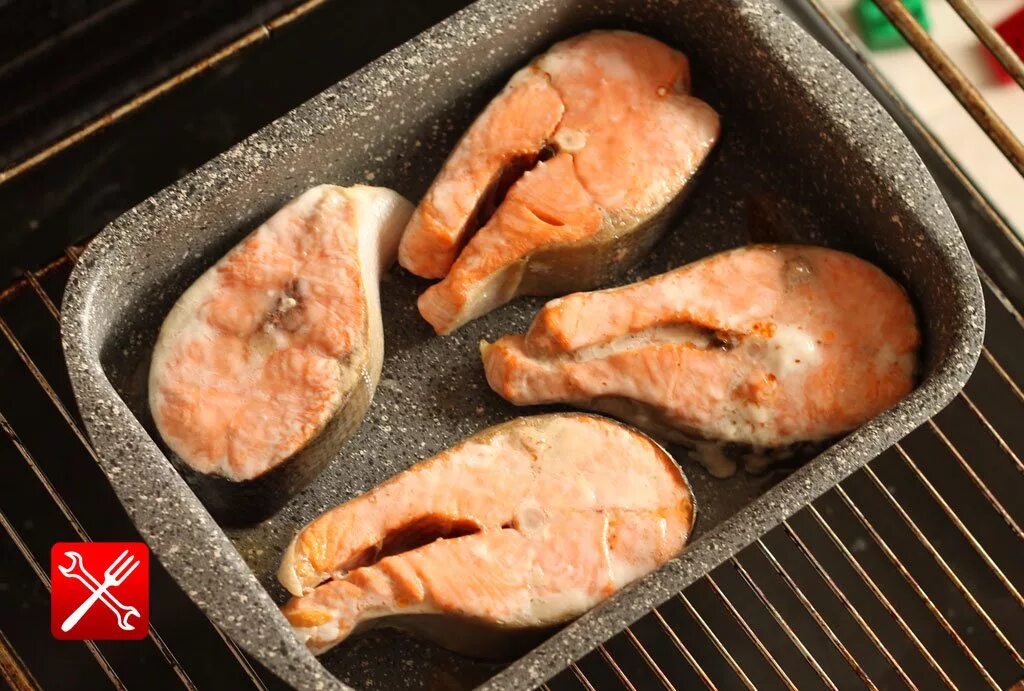 кижуч рыба жареная. кижуч припущенный. кижуч. кижуч рыба. как приготовить сочный стейк кижуча.