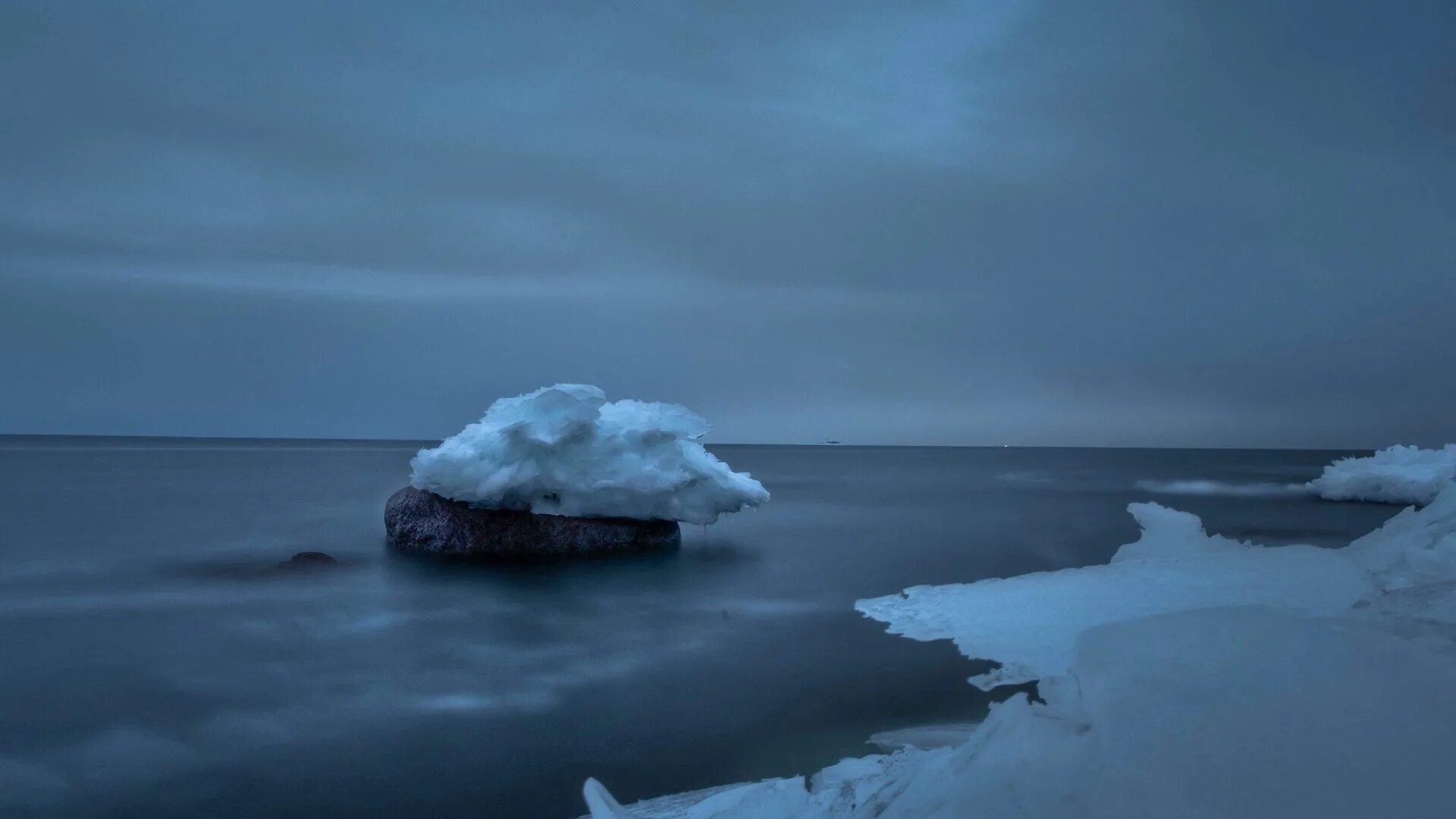 Скажи зачем мне облака лед 3. Северный Ледовитый океан Эстетика. Замерзшее море. Черное море зимой. Снежное море.
