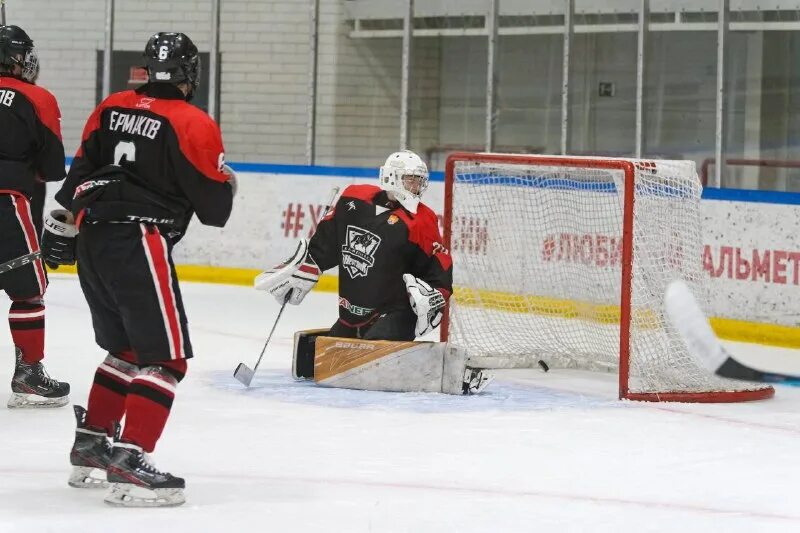 Мхк сарматы. Команда ска нефтяник. Нефтяник 2006 альметьевск состав. Команда нефтяник. Хк нефтяник альметьевск 2007.