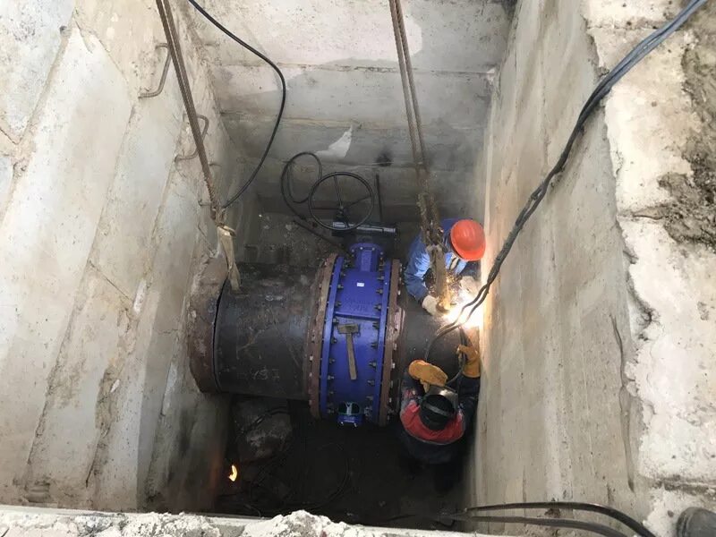 бетонная камера для водопровода. камера водоснабжения. водопроводная камера. камера водовода. водовод фильм.