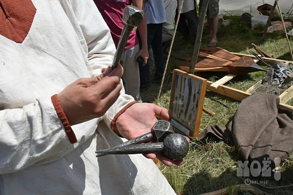 Свайка игра. Свайка старинная. Игра в свайка на Руси. Свайка игра русская.