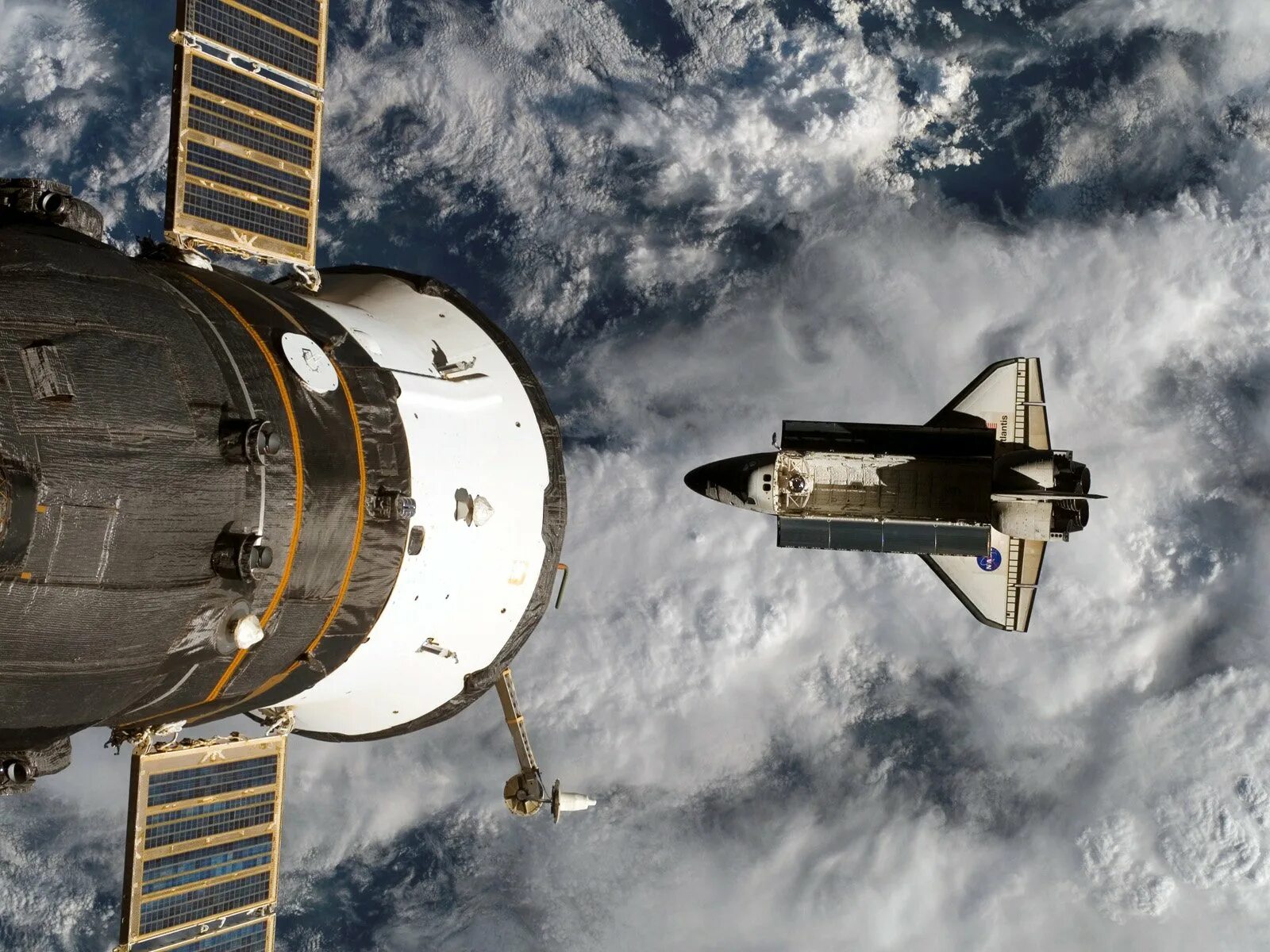 Первый орбитальный полет в космос. Спейс шаттл космический корабль. Шаттл пристыкованный к МКС. Орбитальный корабль Спейс шаттл. МКС Space Shuttle.