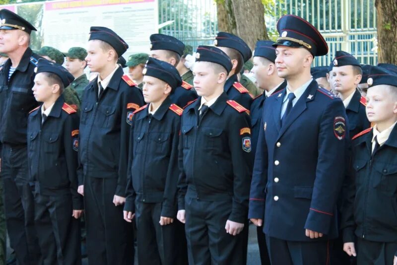 Кадетская форма полиции. Полицейский кадет. Кадетская форма полиции. Полицейский кадет. Кадеты полиции.
