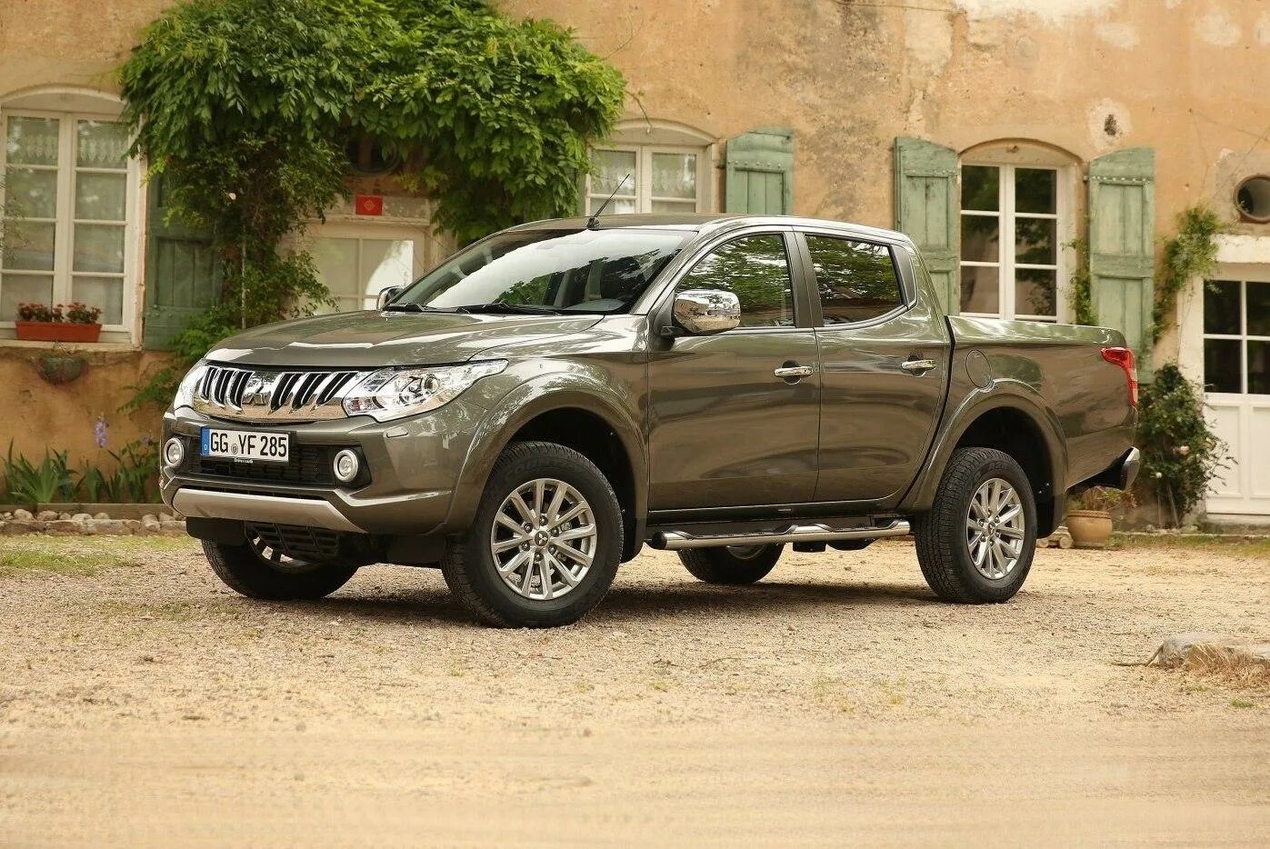 Мицубиси л200 с пробегом. Митсубиси л200 2015. Митсубиши л200 2022. Mitsubishi l200. Митсубиси л200 2022 новый.