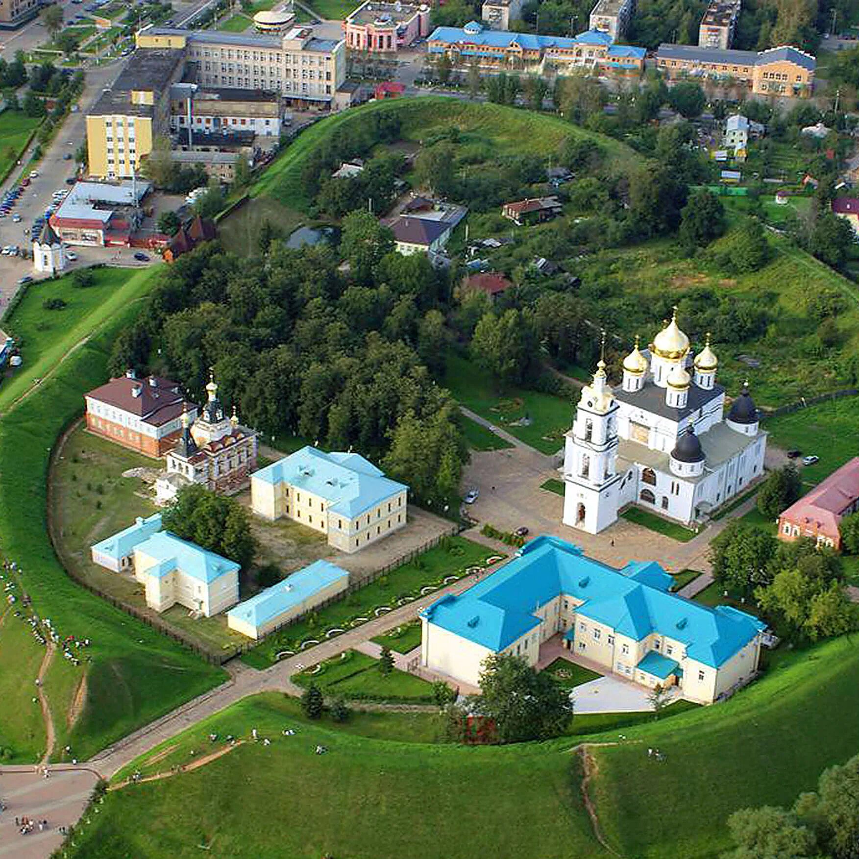 Сайты г дмитрова. Дмитровский Кремль (музей-заповедник). Заповедник Дмитровского Кремля. Дмитровский Кремль экскурсии. Дмитровский Кремль в Дмитрове.