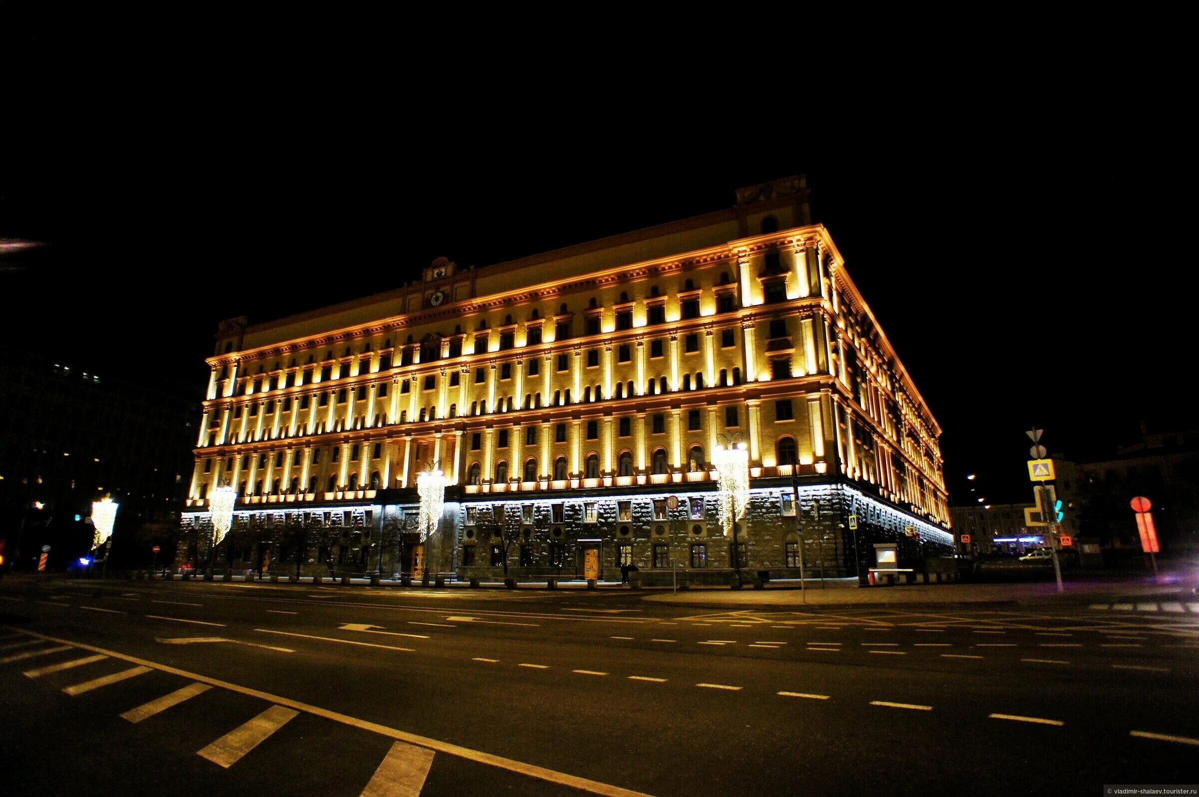 спица бар никольская 25. ночная лубянка. фсб здание в москве лубянка. ночная лубянка. метро лубянка москва улицы.