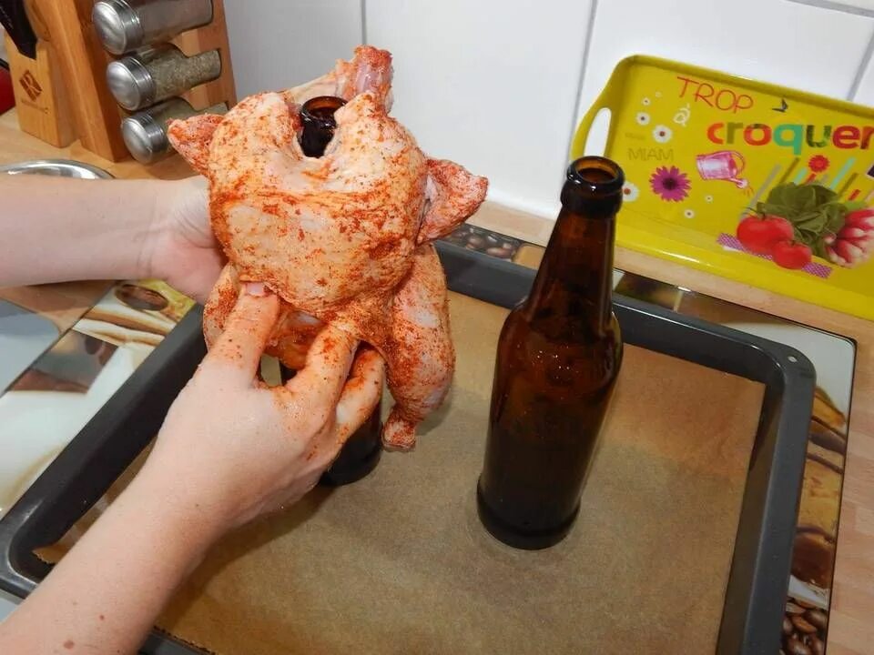 курица гриль на бутылке в духовке. рецепт куры на бутылке. рецепт куры на бутылке. рецепт куры на бутылке. курица в духовке.