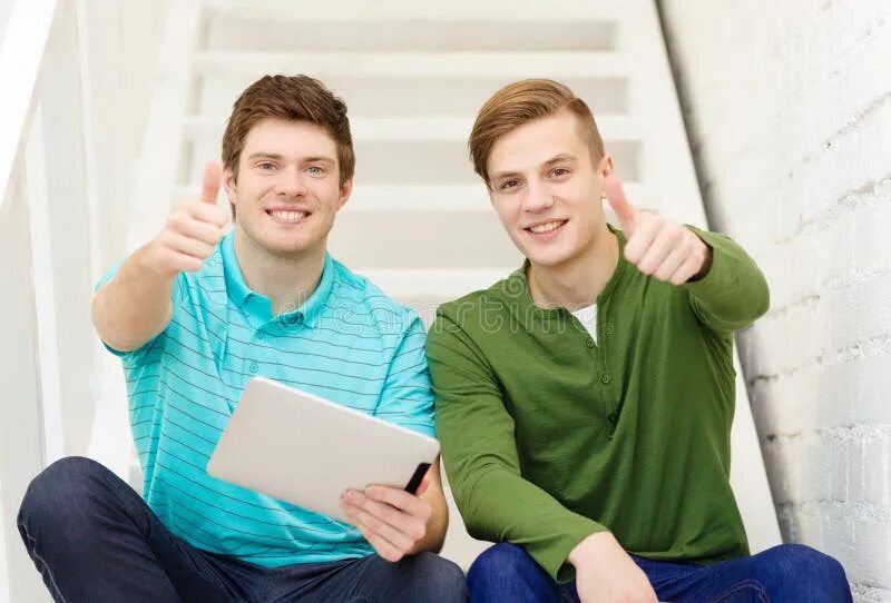 3 students talking photo. Друзья парни. Деление в отношении 6 класс. Трое друзей. Представление информации в форме таблиц.
