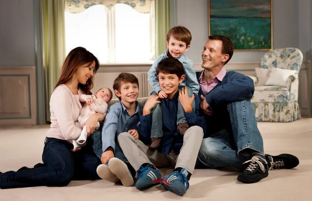 Принц датский Иоахим. Мари (принцесса Дании). Принц Иоахим датский и Мари с детьми. Обычная семья.