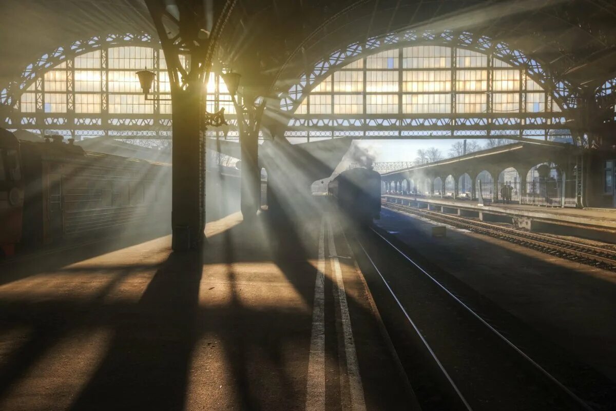 Поезда но пустой вокзал. Витебский вокзал санкт-петербург перрон. витебский вокзал перон. поезд перрон вокзал фон. витебский вокзал санкт-петербург ночью.