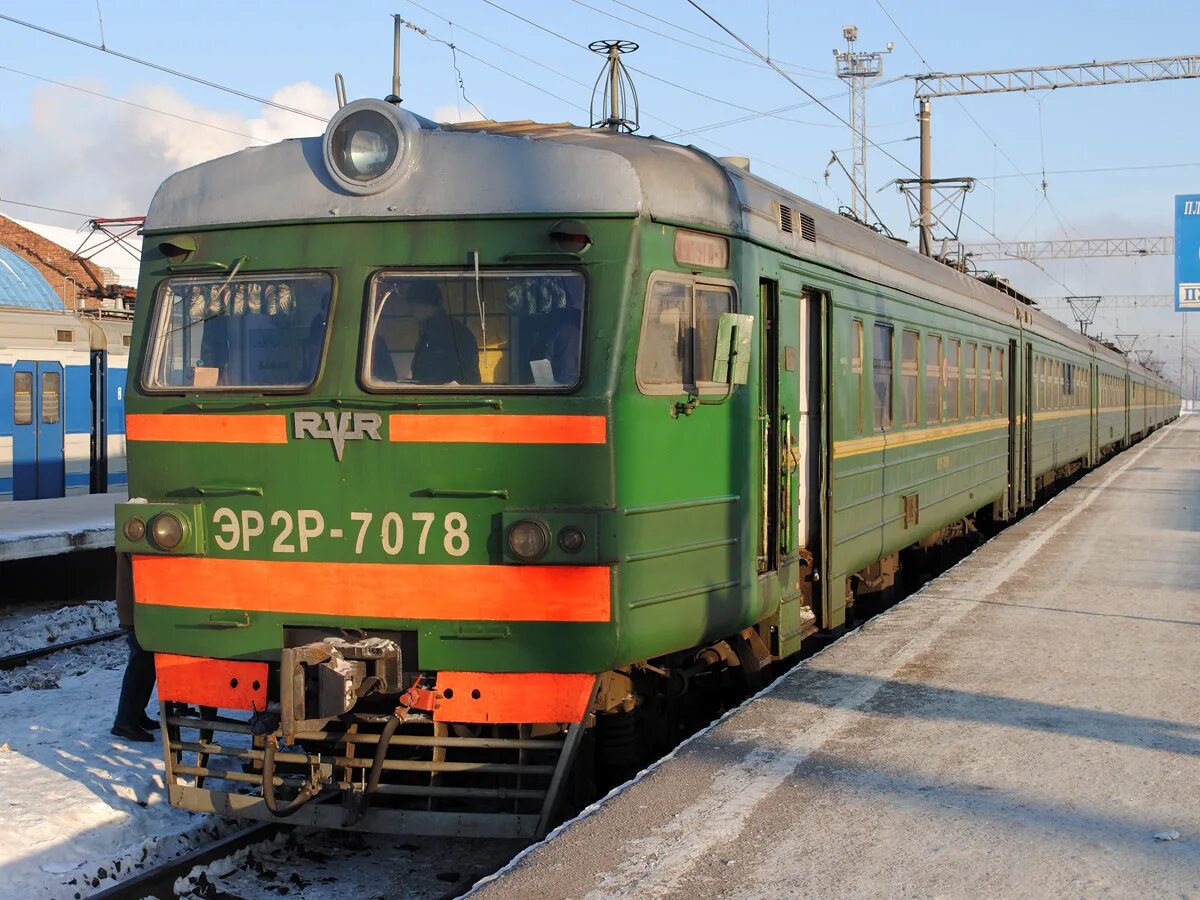 Эр2 1337. Электричка старый сосновая. Электропоезда ср3 ярославль. Ср3 электропоезд омск. Поезд 7205 спб сосновый бор.