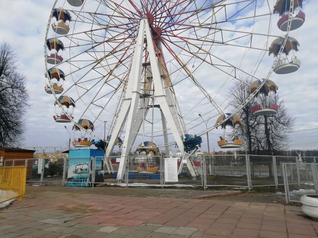 Колесо обозрения в городском саду Белово (Белово) Фотопланета