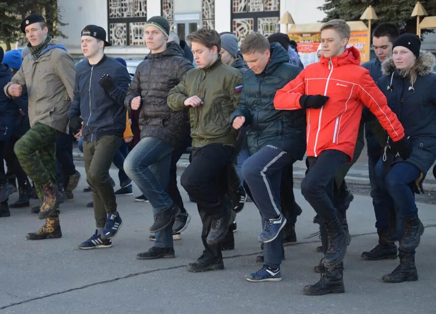 строевые приемы и приемы без оружия.