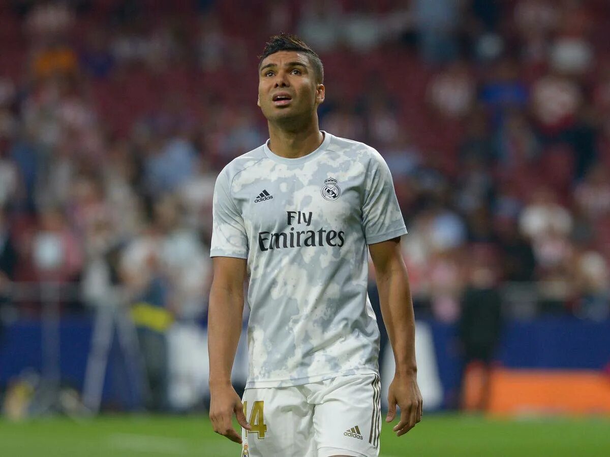 Каземиро 2021. Casemiro лысый. Casemiro 2019. Son inside