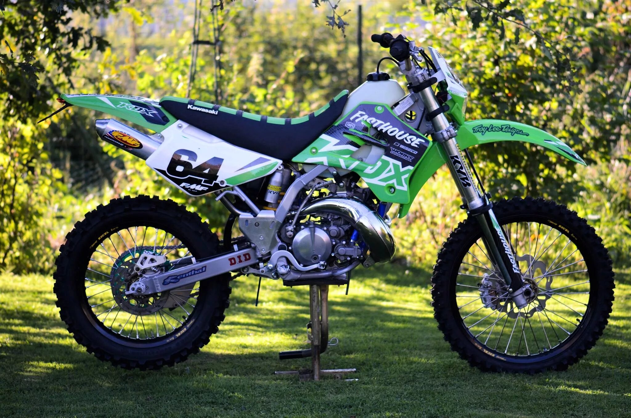 Пит кавасаки. Кавасаки kx 200. kawasaki kx200. kawasaki kdx 220. кавасаки питбайк 125.