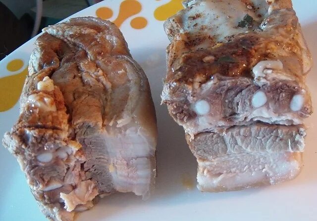 грудинка вареная в луковой шелухе. грудинка вареная. грудинка свиная копченая вареная. варёная грудинка в домашних. грудинка фабрика качества.