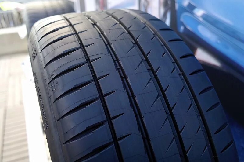 Michelin 4s r20. Michelin pilot sport 4s. michelin pilot sport 4. michelin pilot sport 4 suv 23560 r18. 235 55 19 michelin pilot sport 4.