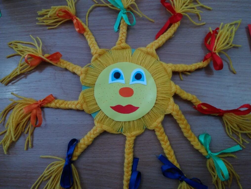 Солнышко из ниток. Поделка солнце. Поделка солнышко. Поделка солнышко из бумаги. Солнце своими руками для детского сада.
