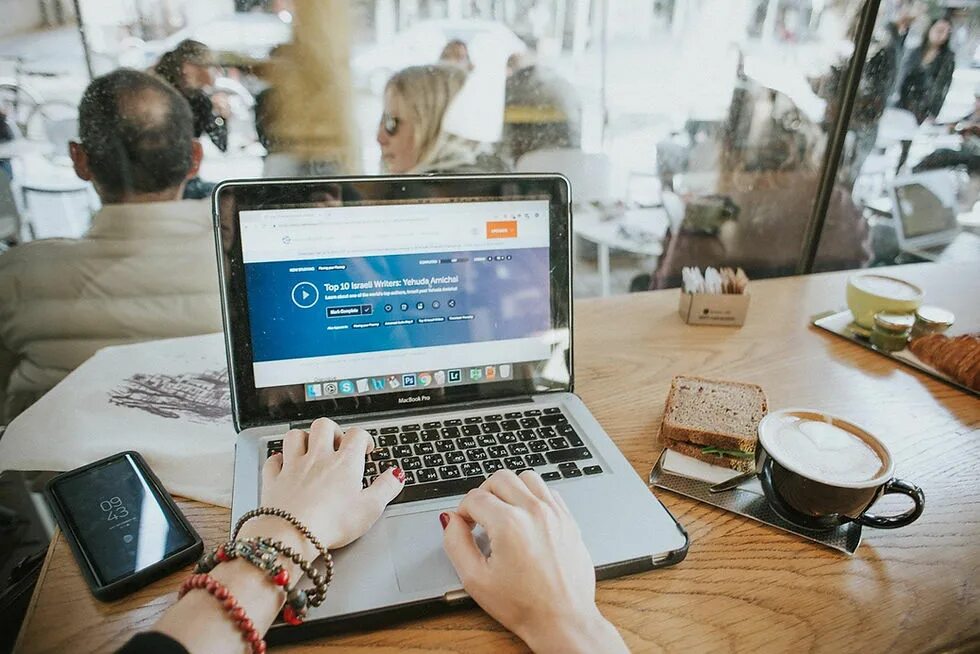 Hotellab. Курсы по программированию. Курсы по продвижению сайтов. Academy сертификат. Дессинатор что это за профессия.